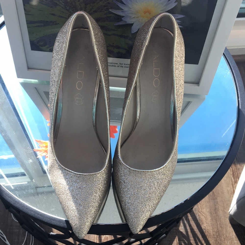6.5 gold sparkly dress up Aldo heels